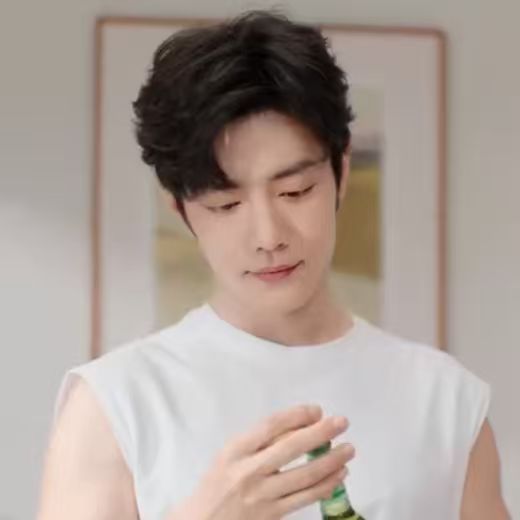 肖战白色无袖清爽感肖战六度开启新爽感肖战白色无袖清爽感，肖战六度开启新爽感，跟