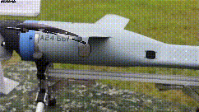 伪军演示美制ALTIUS-600M无人机发射过程，最大航程约440公里。