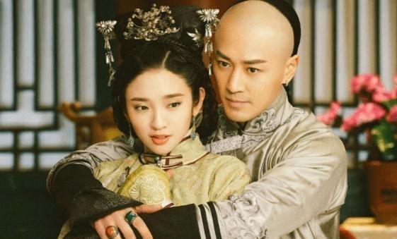 公元1587年深夜，努尔哈赤与妻儿睡得正熟，突然听到院中有异常响动。努尔哈赤迅速