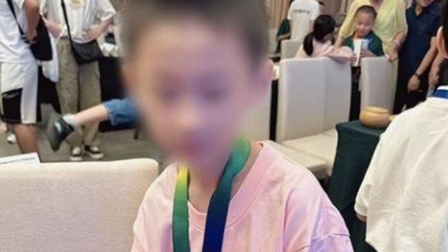 9岁围棋天才朱宏鑫坠楼身亡生前因输棋遭父亲当众殴打