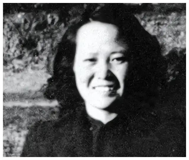 傅作义接到兵败电报，突然问女儿：你是毛泽东还是聂荣臻派来的。1948年年底，随着