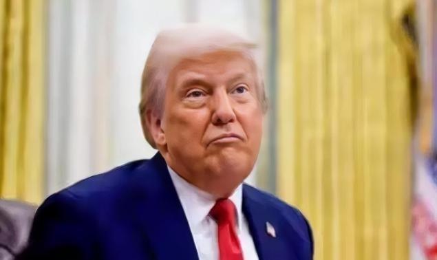 特朗普公海“打劫”中国货船：以为捏软柿子，结果把台海“封锁说明书”送到北京手里。