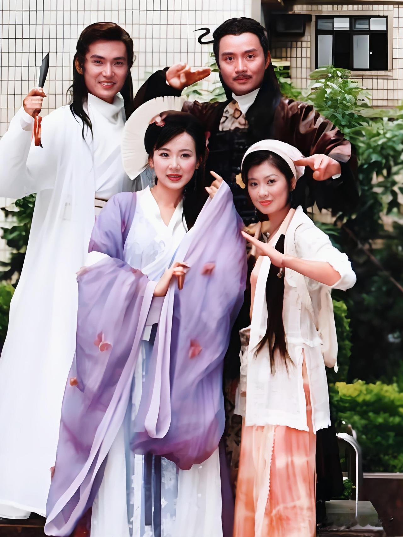 1999年，经典剧集《小李飞刀》留下了珍贵片场花絮。彼时25岁的贾静雯、31岁
