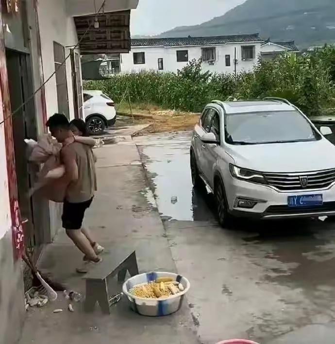 看图说故事？此处省略多少字？