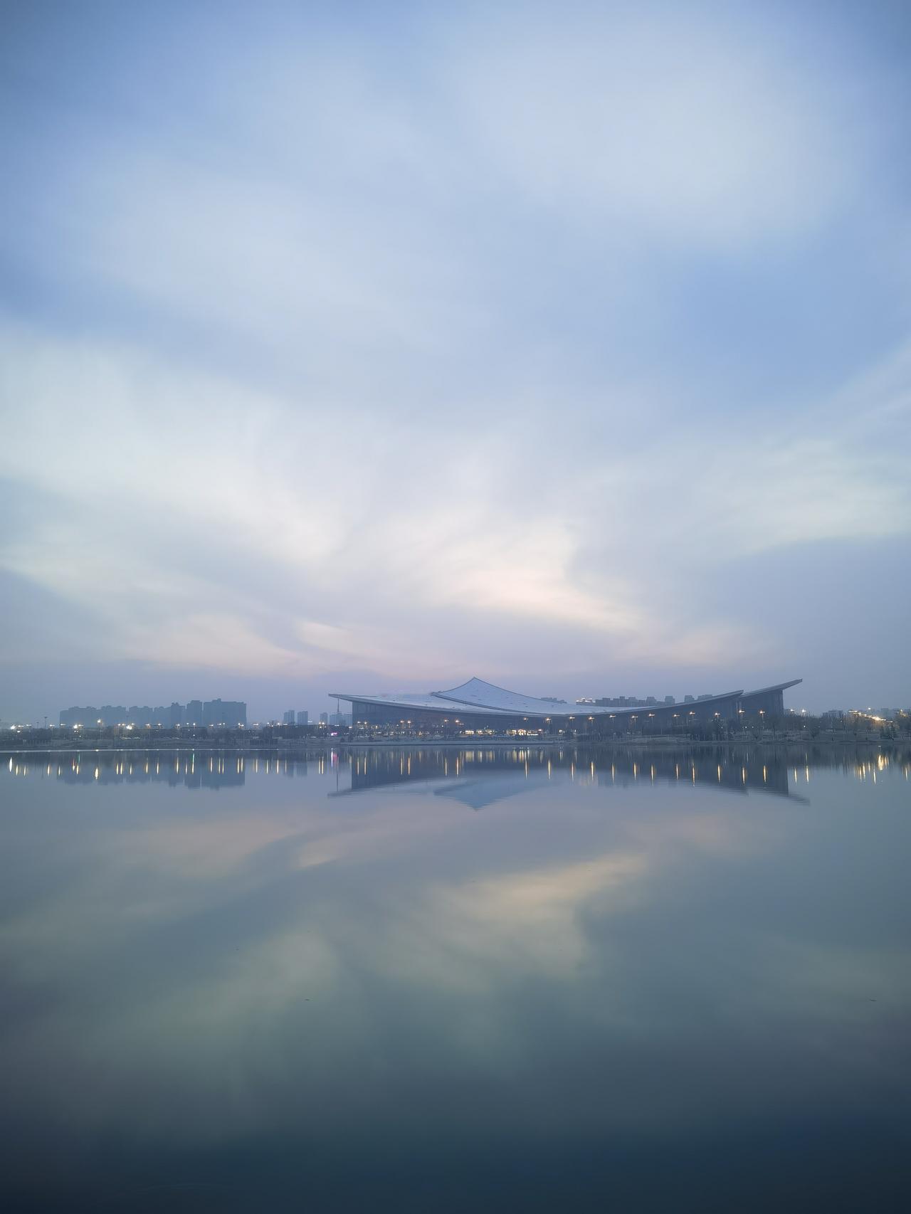 马年初二西安市区美景，长安书院（西安市图书馆）尽收眼底，整体设计独具匠心，院内藏
