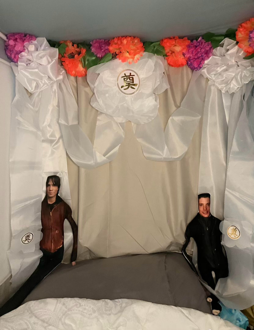 把宿舍改造成这样，室友说我神经病…怪异装修房屋疑存骨灰被邻居抵制