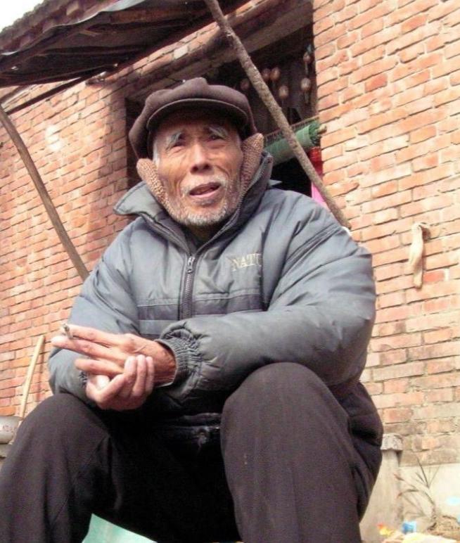 1949年，敌人让看守杨钦典将白公馆剩下的19名地下党员都杀了，这时，一个地下党