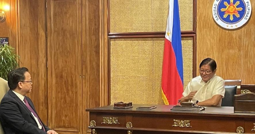 美国威胁菲律宾！核潜艇进入菲律宾吕宋岛苏比克湾。原来是因为马科斯和中方表示，南海