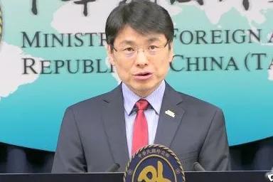 8月19日，台媒《自由时报》报道:“台府发言人萧光伟周二回应特朗普胜利日言论，称