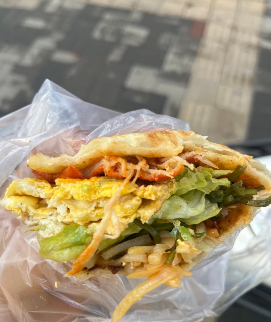 雪王卖早餐被吐槽有点贵单独看价格来说，其实还是比较便宜的。但最重要的是看能不能吃