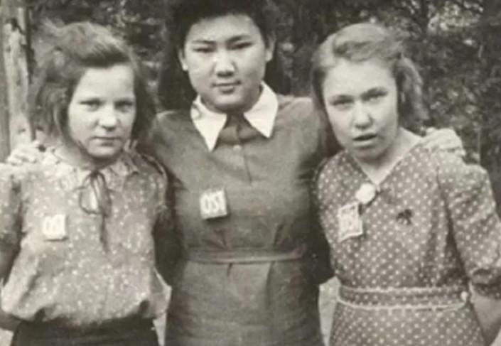 1943年，朱德元帅的17岁的女儿，被抓到了德国纳粹营。在纳粹营她受到非人的折磨