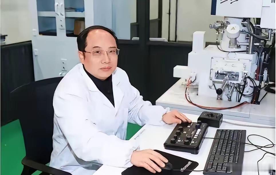 还高科技，还大数据，怎么连一个高中学历的人混进高校院士教授头衔里去都不知道呢？现