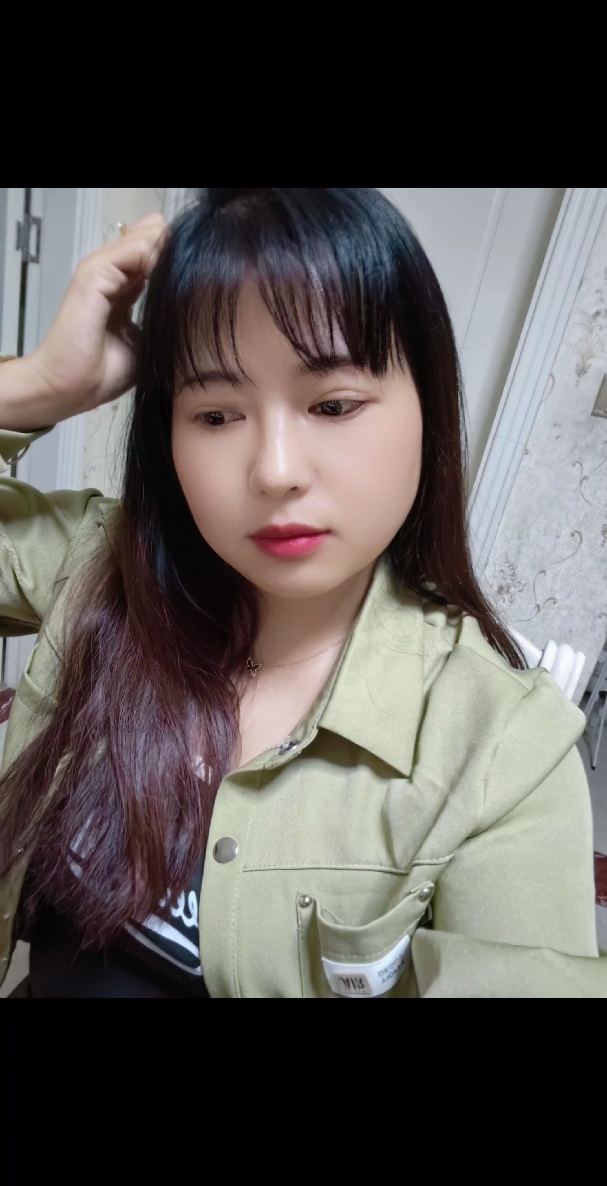 世界上最大的笑话是啥?就是一个活生生的聪明人，非要在一个糊涂的世界里...