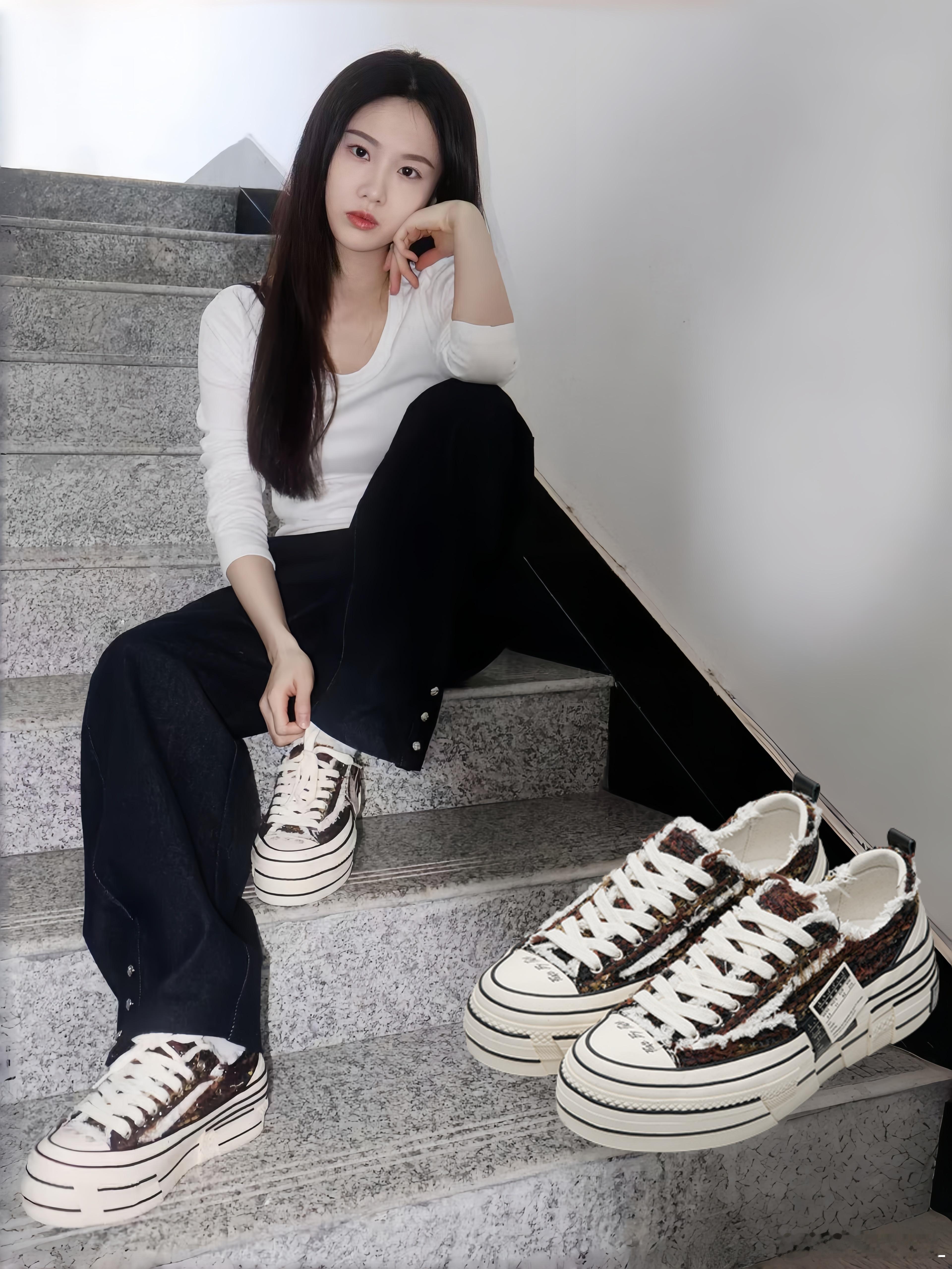 张慧雯简约风也藏不住千金感🎇在日常照中上脚【xVESSELDoubleR