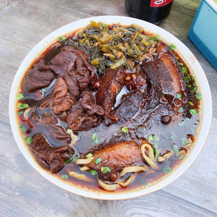 今年南京不得了，上榜米其林的有41家，其中必比登米其林21家，二三十块吃饱又吃好
