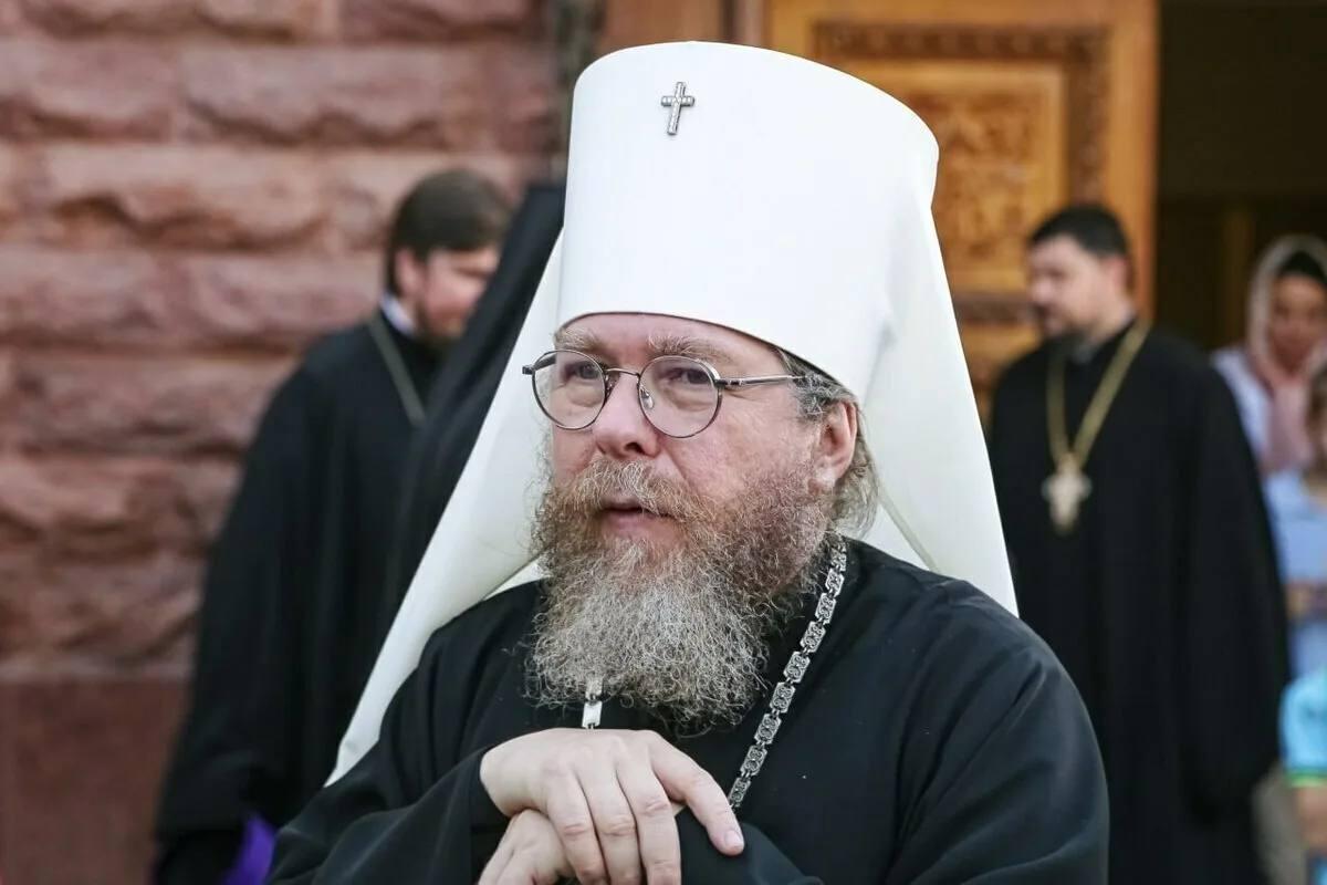 辛菲罗波尔都主教吉洪在复活节讲道中称，毛毛虫在茧中化为分子糊状物看似终结，实则是