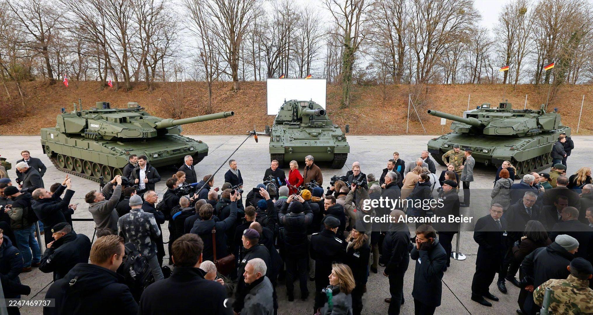 第一批豹2A8、豹2A8NO和Panzerhaubitze2000A4下线。