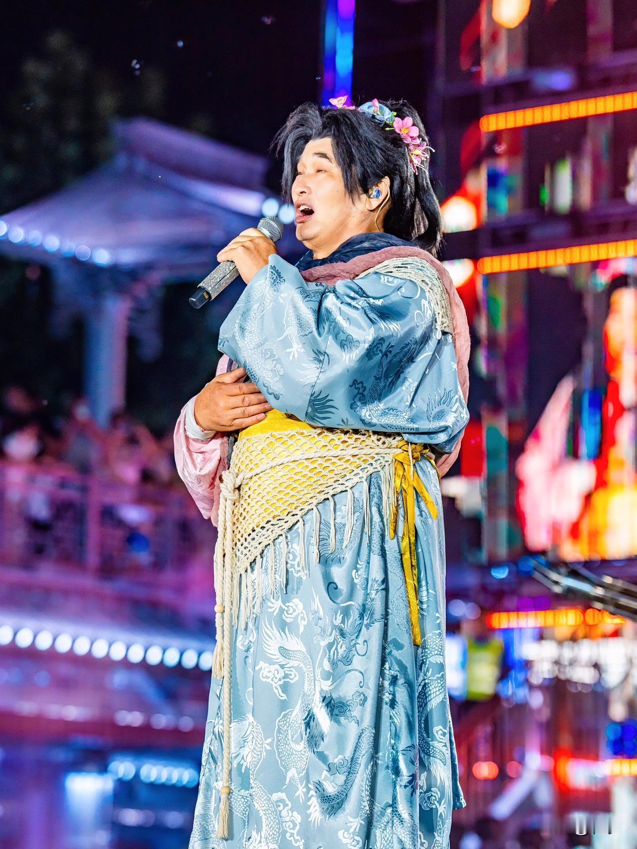 还是男人懂男人，我爸说朱之文不是不想停下来，他现在是根本停不下来。因为现在大