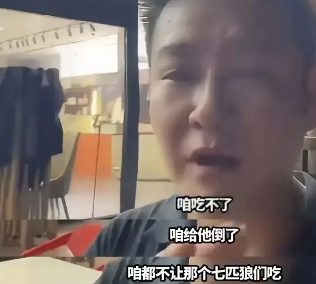 这面馆老板真是妥妥的“作精”啊！本来续面的事儿双方都和解了，他倒好，转头开直播