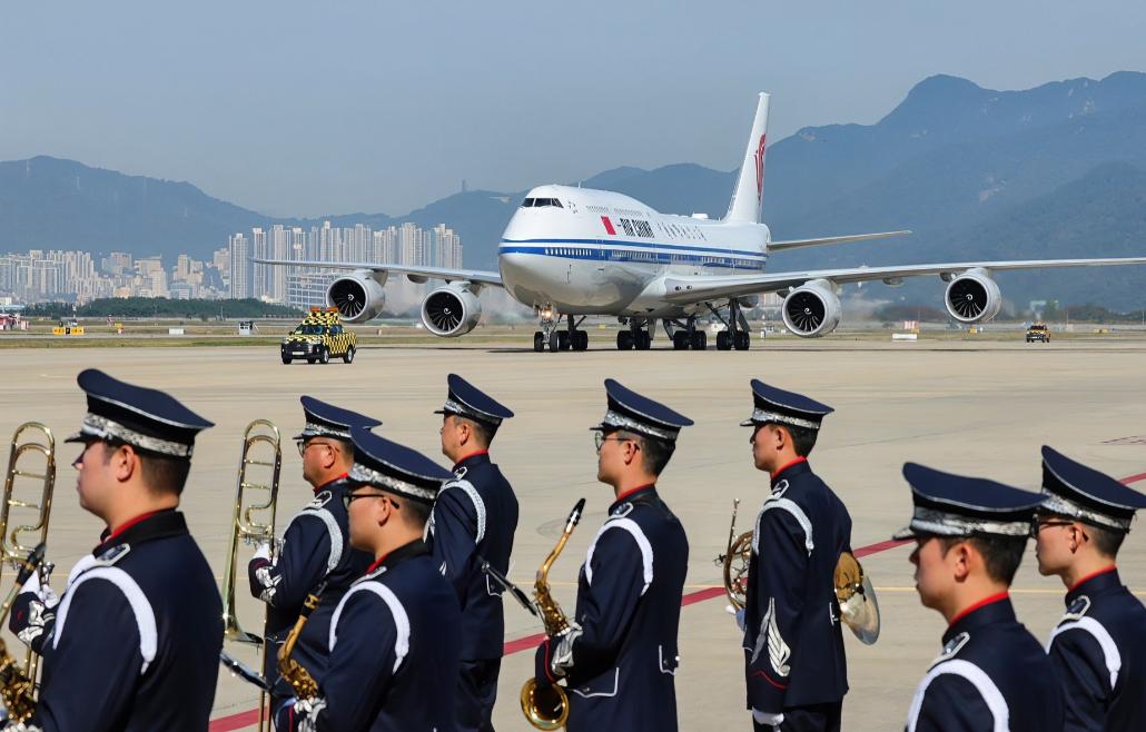 超高规格接待中国！当地时间10月30日上午，中国方面如期抵达韩国，在现场受到了