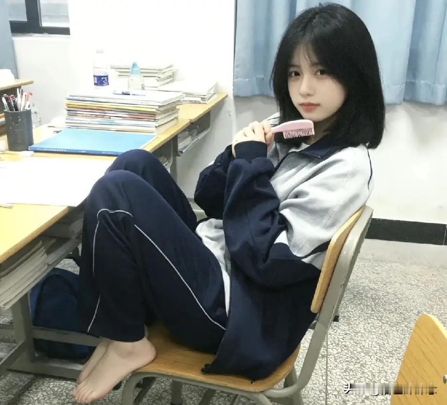 果然可爱是没办法演出来的，只有那个年龄的小孩才会让我们看到最真实的可爱，初中高中