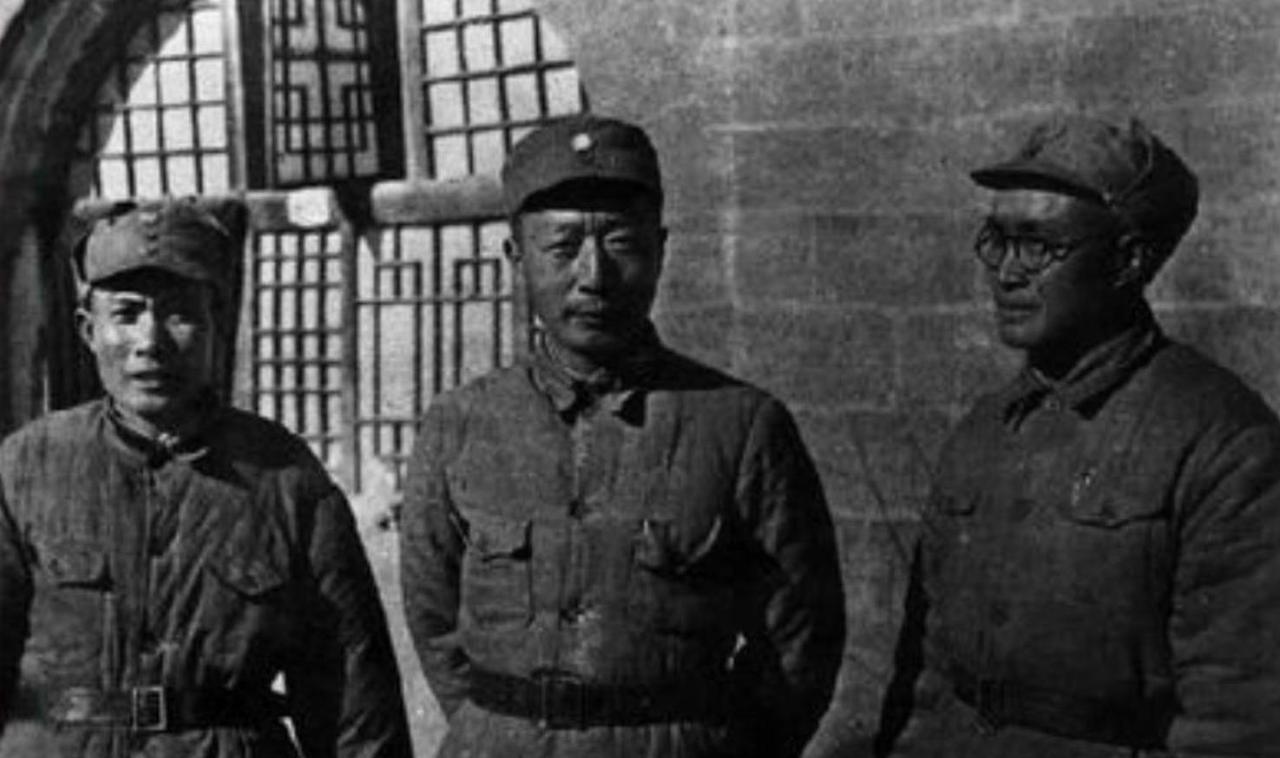 1937年，受到刘伯承师长委派，警卫员王泉云赶去看望徐向前副师长的老父亲。谁料一