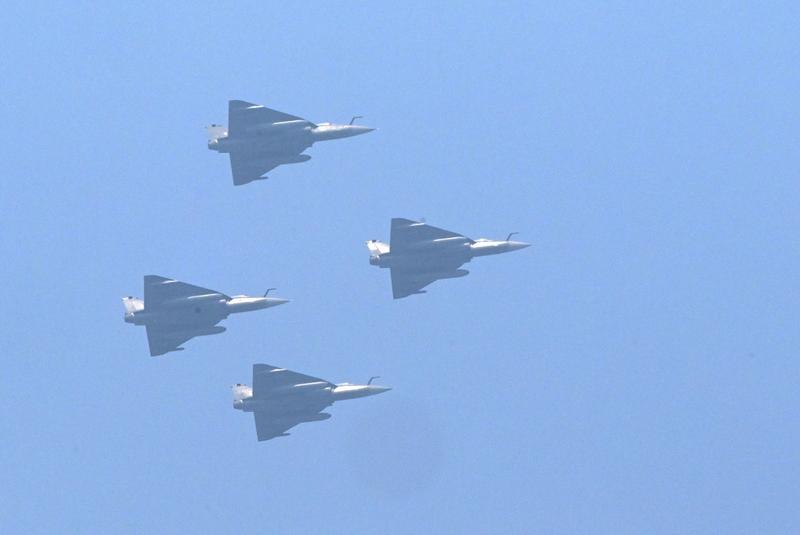 奇形怪状的光辉战机印度“光辉”战机造型奇特，却有菲律宾、尼日利亚、阿根廷、马