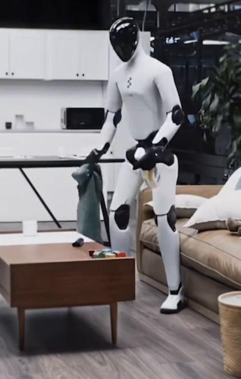 今天凌晨整个机器人圈都被一条视频炸醒了，不是因为飞哥零三又炫了什么黑科技，而是他