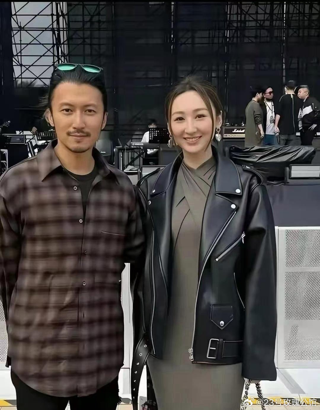 45岁的谢霆锋也有些沧桑了！