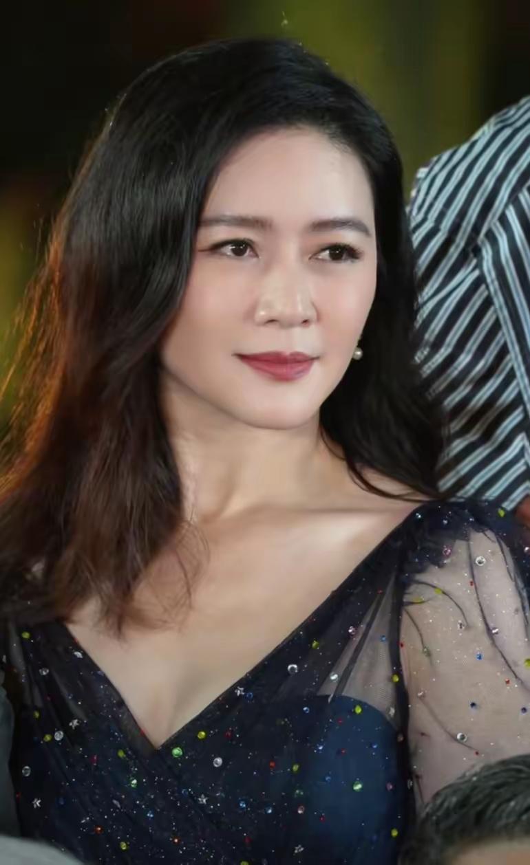 这下可好，全中国都晓得了——田海蓉的《花海》没开就败了，《火海》还没燃就灭了！