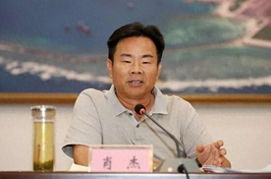 这是一只大老虎，一是副部级干部级别较高，二是曾任三沙市首任市长和市委书记位置重要