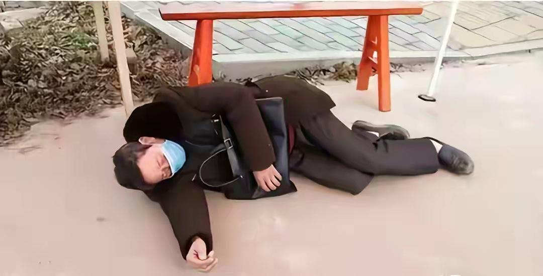 56岁男子肌肉溶解离世，医生痛心提醒：长期吃他汀犯6个错误56岁的王先生突然