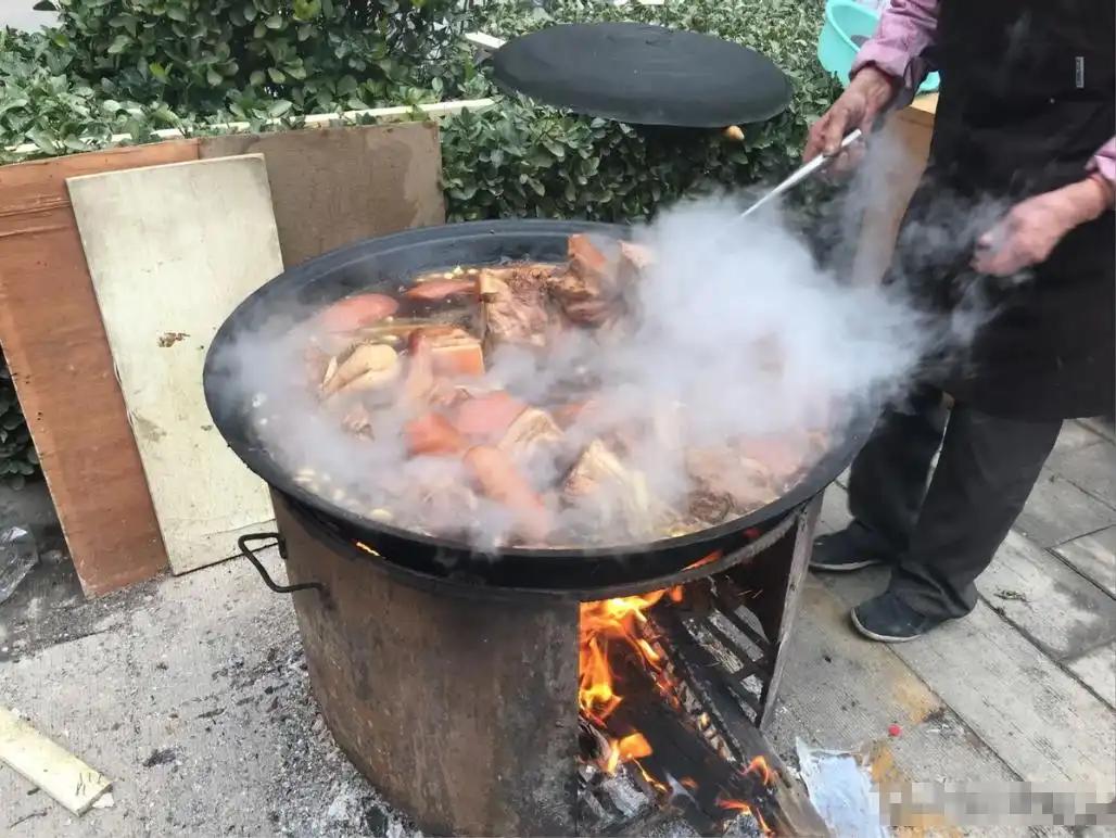 人为什么不能吃腐肉？一位60多岁的大厨告诉我：水煮沸温度可达100℃，能够杀死9