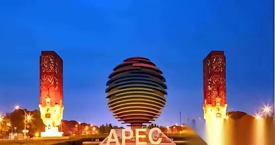 这届APEC被韩国玩坏了,还没开席,感觉菜都要凉了!韩国朝野上下、财团、民间、