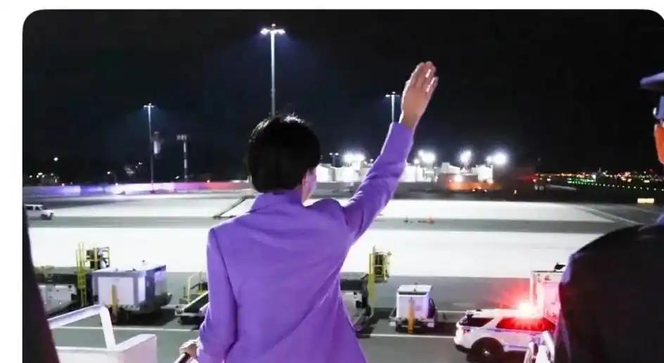 9月24日，安德鲁斯空军基地机场的一场接待，迅速成了外界关注的焦点。同样是到