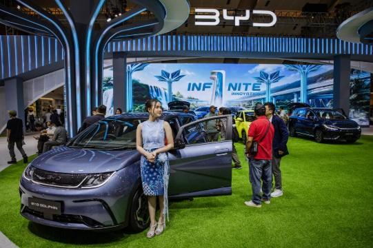 中国品牌在印尼火了！《纽约时报》记者艾莎4月23号发了篇文章，说白了就一件事