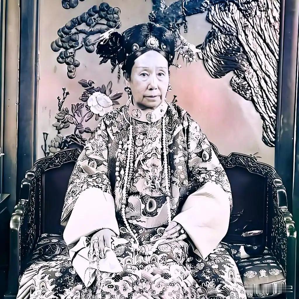 慈禧西逃两个月，为啥没人趁机造反？不是不想，而是不敢。要搞清楚这事儿，得先看