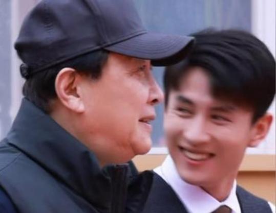 2026年2月26日，民国谍战短剧《无名者之光》在横店开机，青年演员刘萧旭与老戏