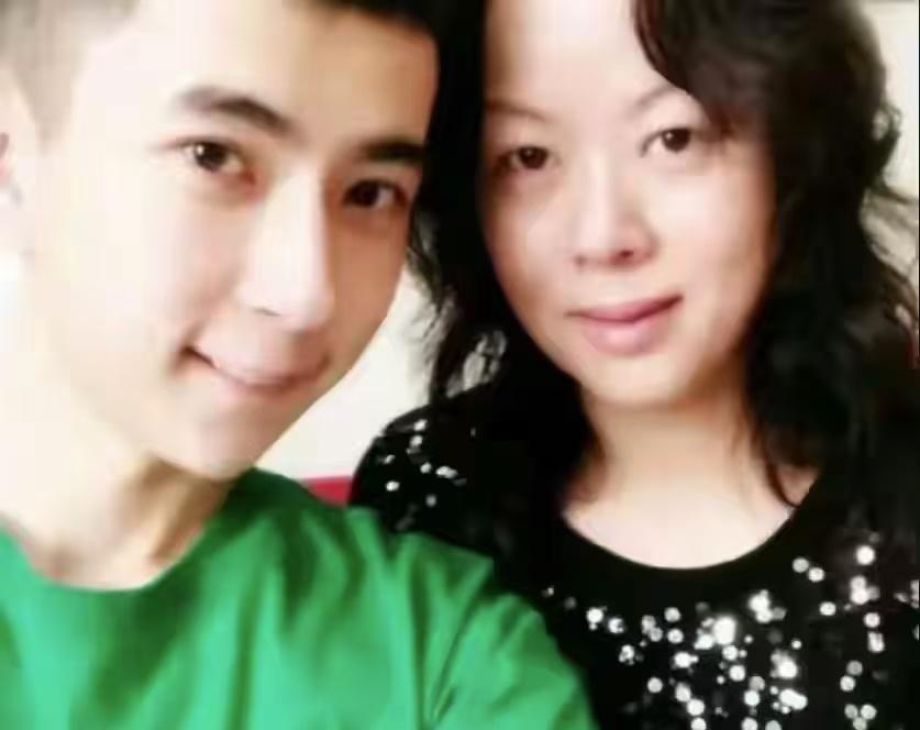 于朦胧父母已经从新疆赶往北京！知情者爆料，于朦胧坠楼被发现后有被抢救过，但没有