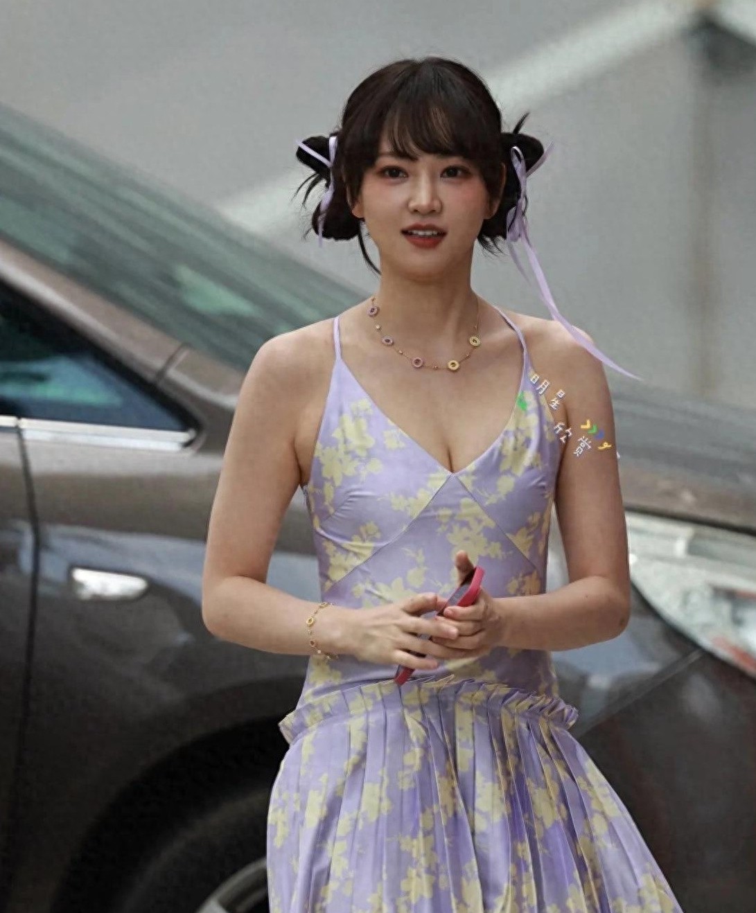 武汉校花黄灿灿人美是真美，可衣服太一般了，真不适合你呀。