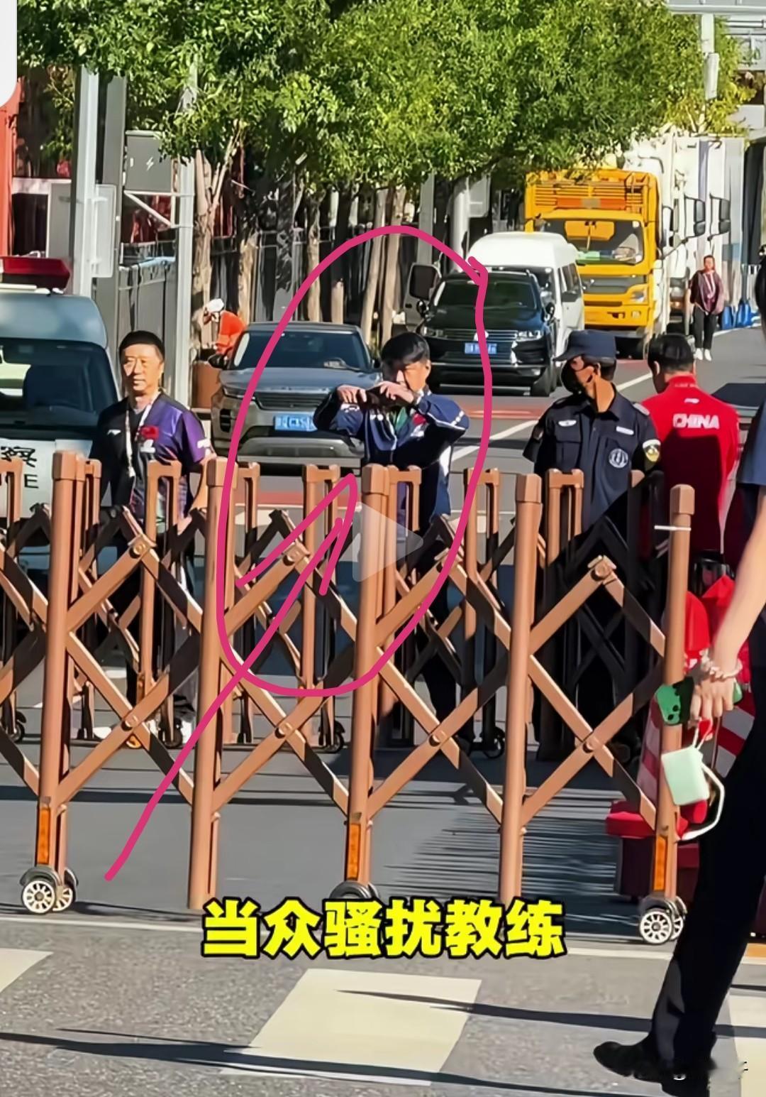 为王皓点赞，因为他选择硬扛。早在名古屋亚运会上，面对“饭圈妹们”齐喊：“林*
