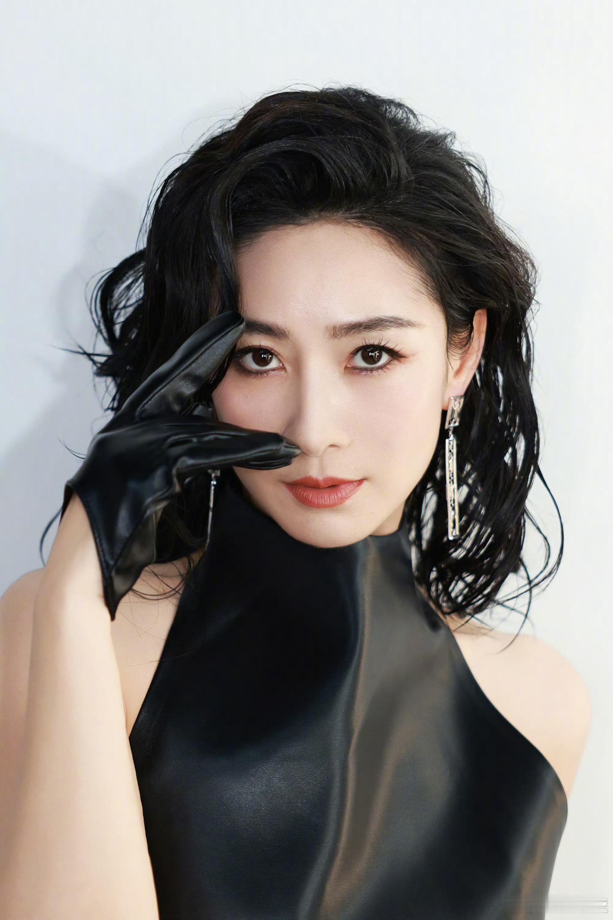 陶昕然发长文告别浪姐的《乘风》淘汰后的告别长文看得人眼眶发热。她说自己依旧不高