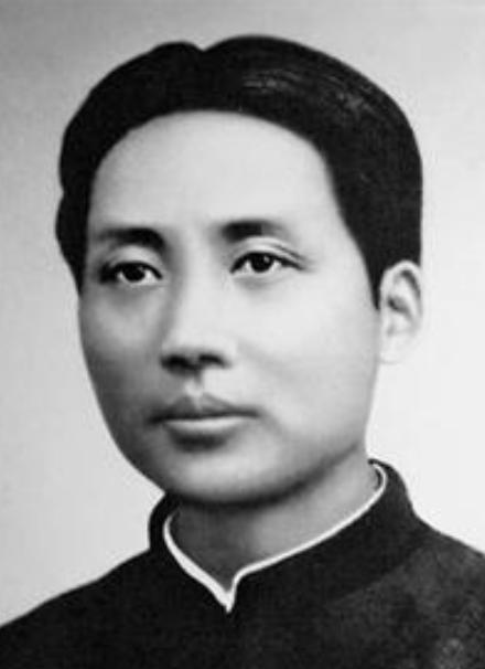 1951年，一份来自北京的国庆观礼请柬，送到了福建永定一位老农手中，。他看着收信