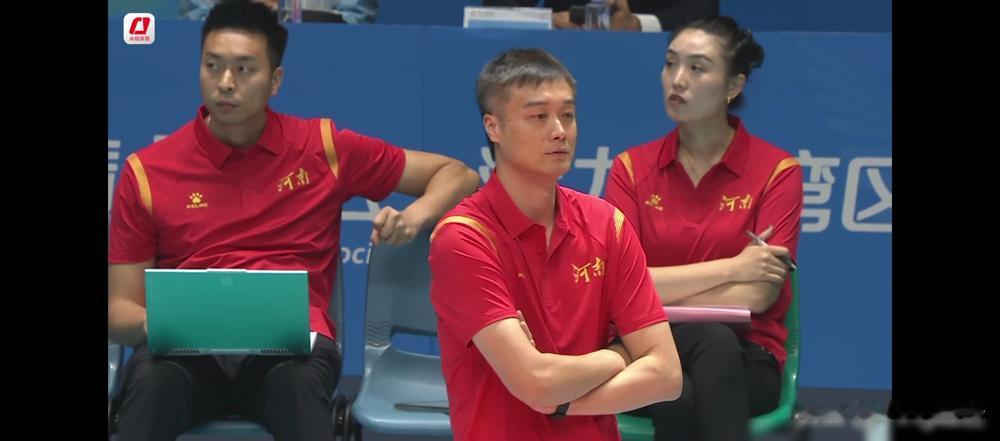 江苏完胜河南！（Ting超迷）​刚刚结束的全运会女排A组第六轮的一场比赛中，