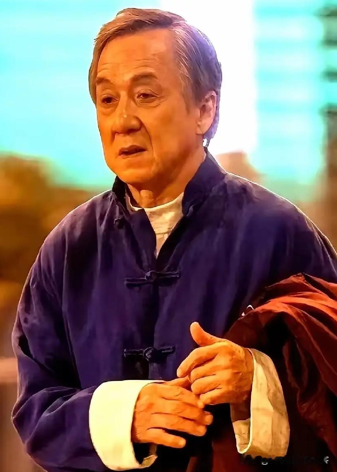 最近，71岁的成龙又登上了热搜！不是负面消息，却比负面消息更让人意外。他在镜