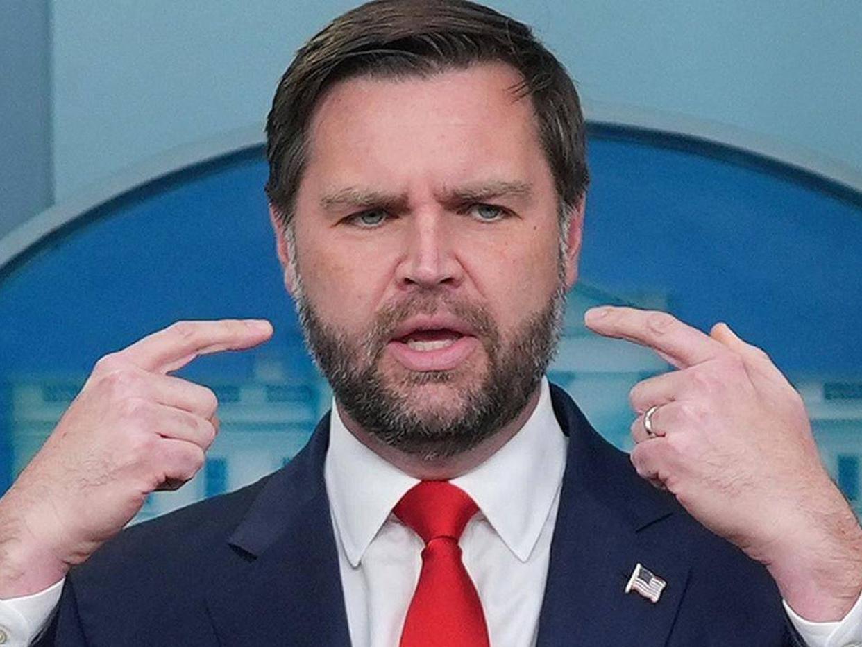 一句话暴露底牌！万斯“不算数”的撤离宣言，藏着白宫最大恐慌。美国副总统万