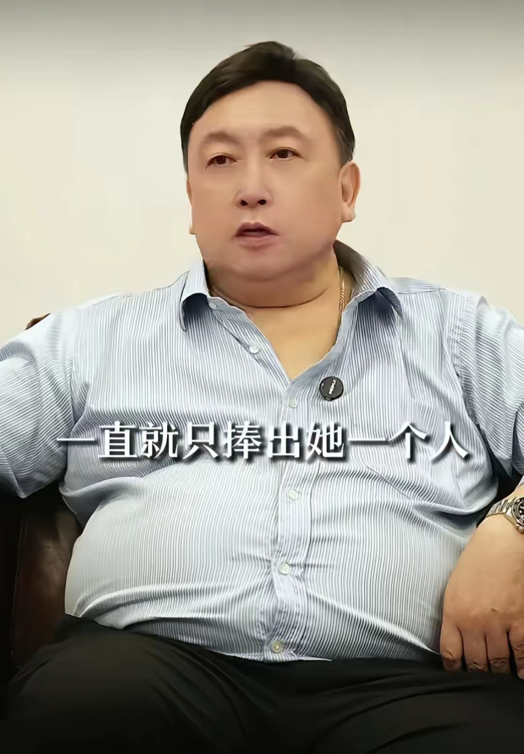 王晶谈赵露思解约​所以杨超越的文澜公司老板聪明，杨超越一火就给她股份一起共赢。全
