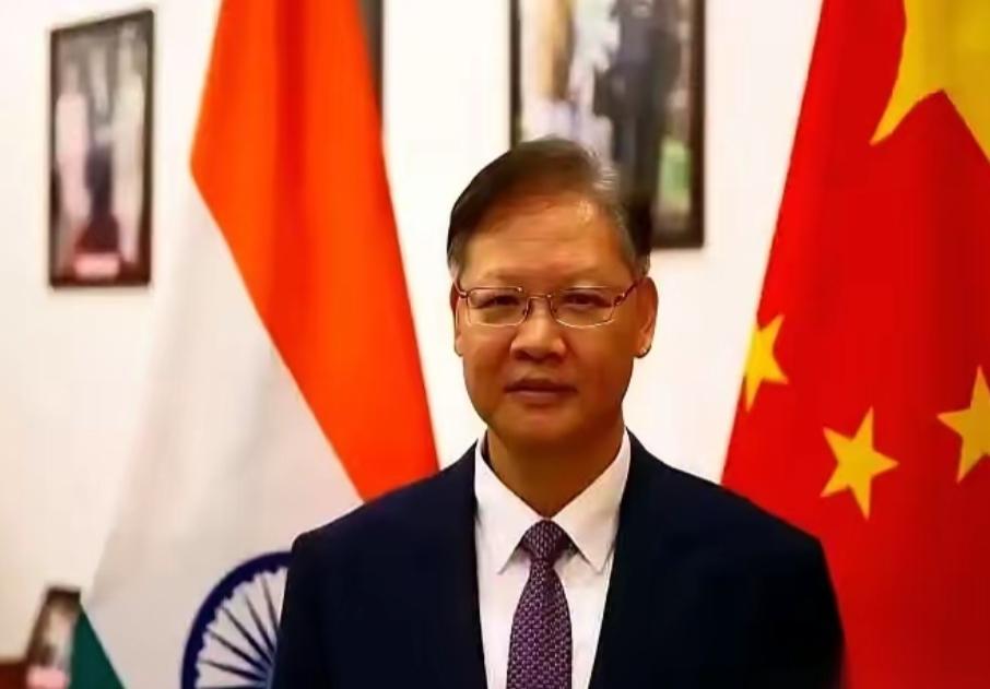 这事儿绝了。咱们驻印度的大使，居然被咱们自己人给“冲”了。官方在那边说着“