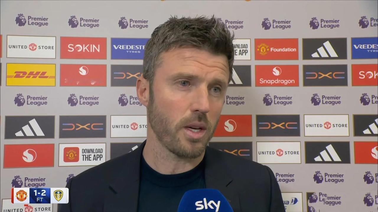 曼联主帅卡里克赛后质疑主裁判的判罚。在主场1-2输给利兹联后，曼联主帅卡里克接