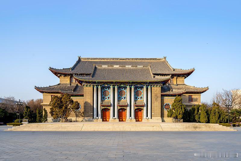 河南的大学还有一个排名，如果不算军校分可以4个档次：第一档：郑州大学第二档：